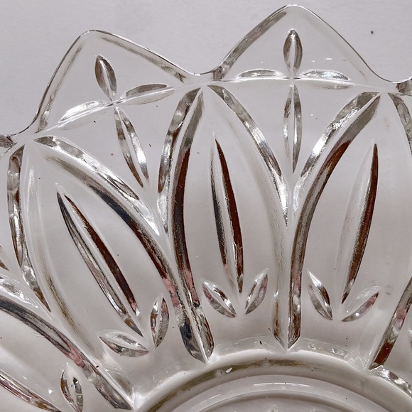 VTG “Petal” Sandwich Serving Plate - Picture 3 of 4